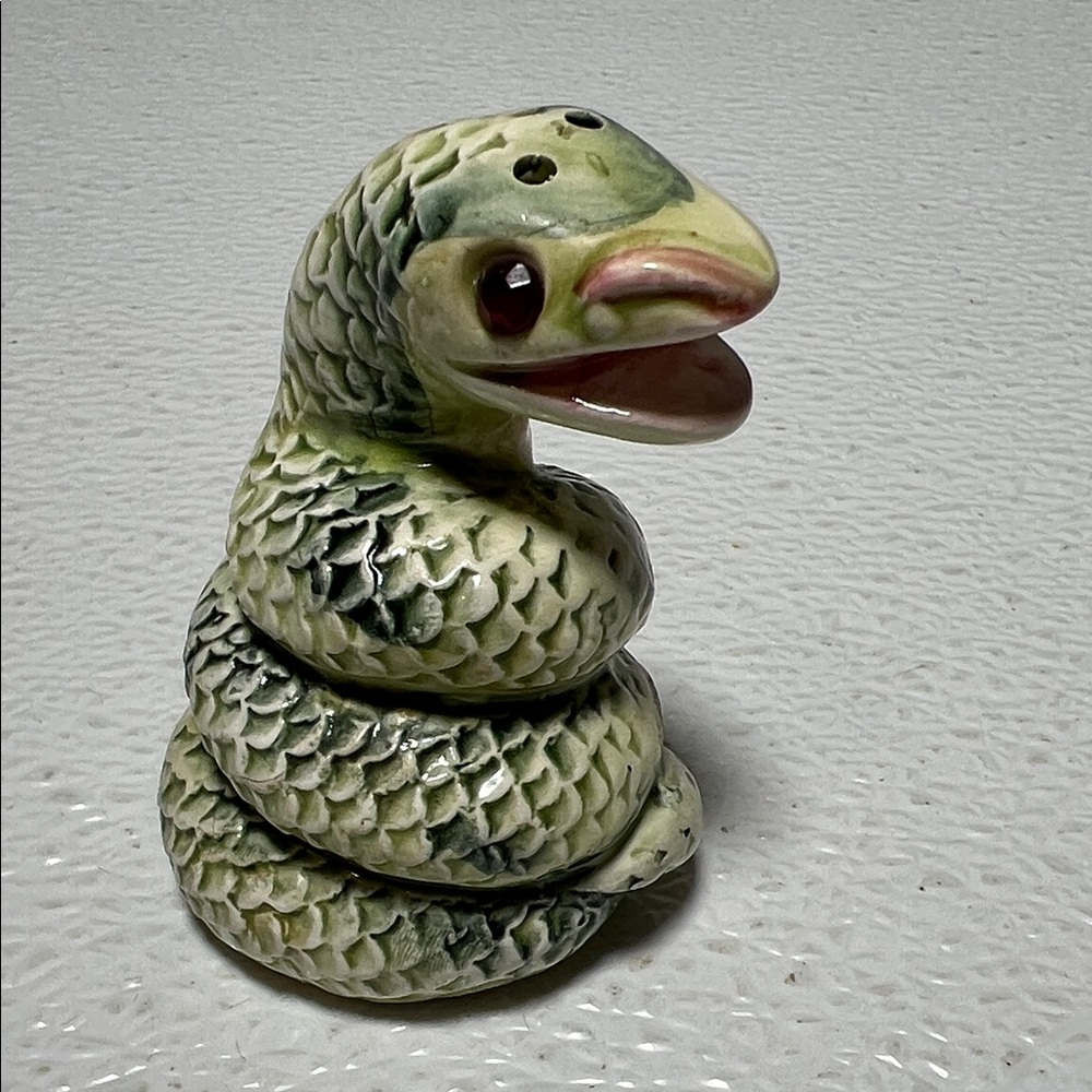 Vtg 1950’s Ceramic Salt Or Pepper Shaker - Coiled Snake Hand Painted Made Japan